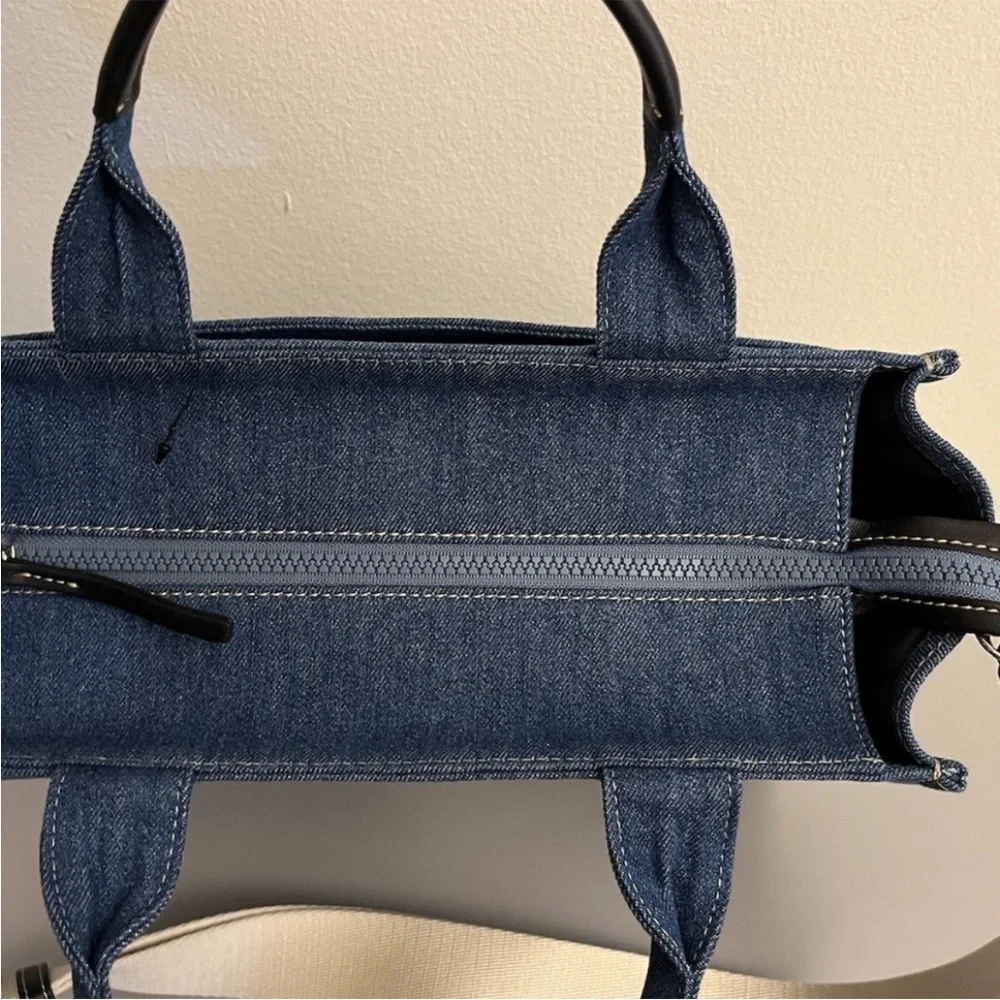 DKNY DENIM EMBROIDERY LOGO TOTE CROSSBODY
BAG, NWOT - Picture 4 of 4